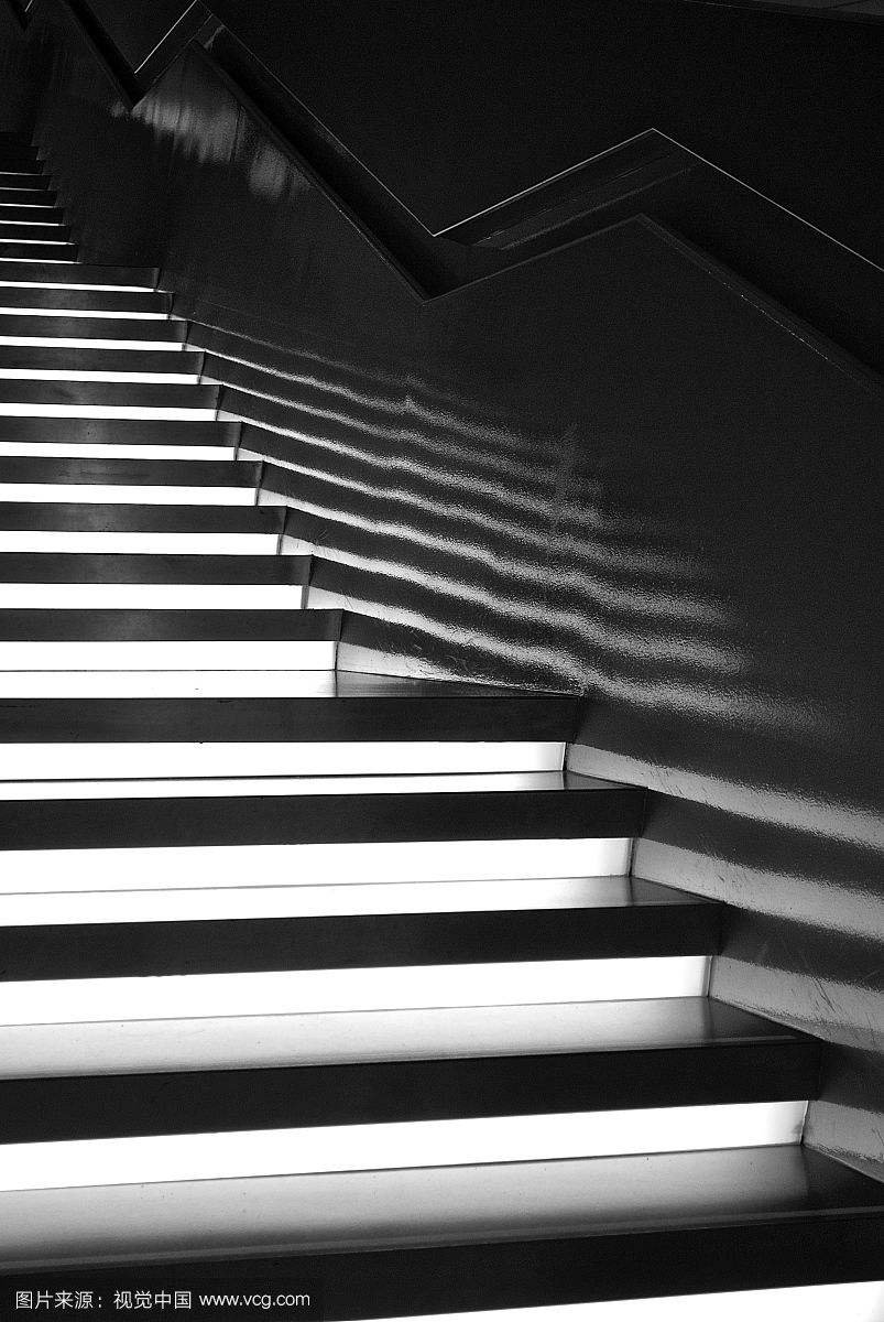 LED strip channel with snap-in diffuser
