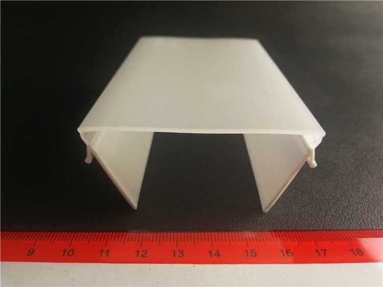 Linear diffuser used in a continuous run lighting system